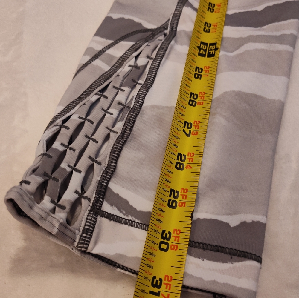 Lululemon Athletica Capri Leggings (NO SIZE TAG, SEE MEASUREMENTS) - Picture 7 of 12
